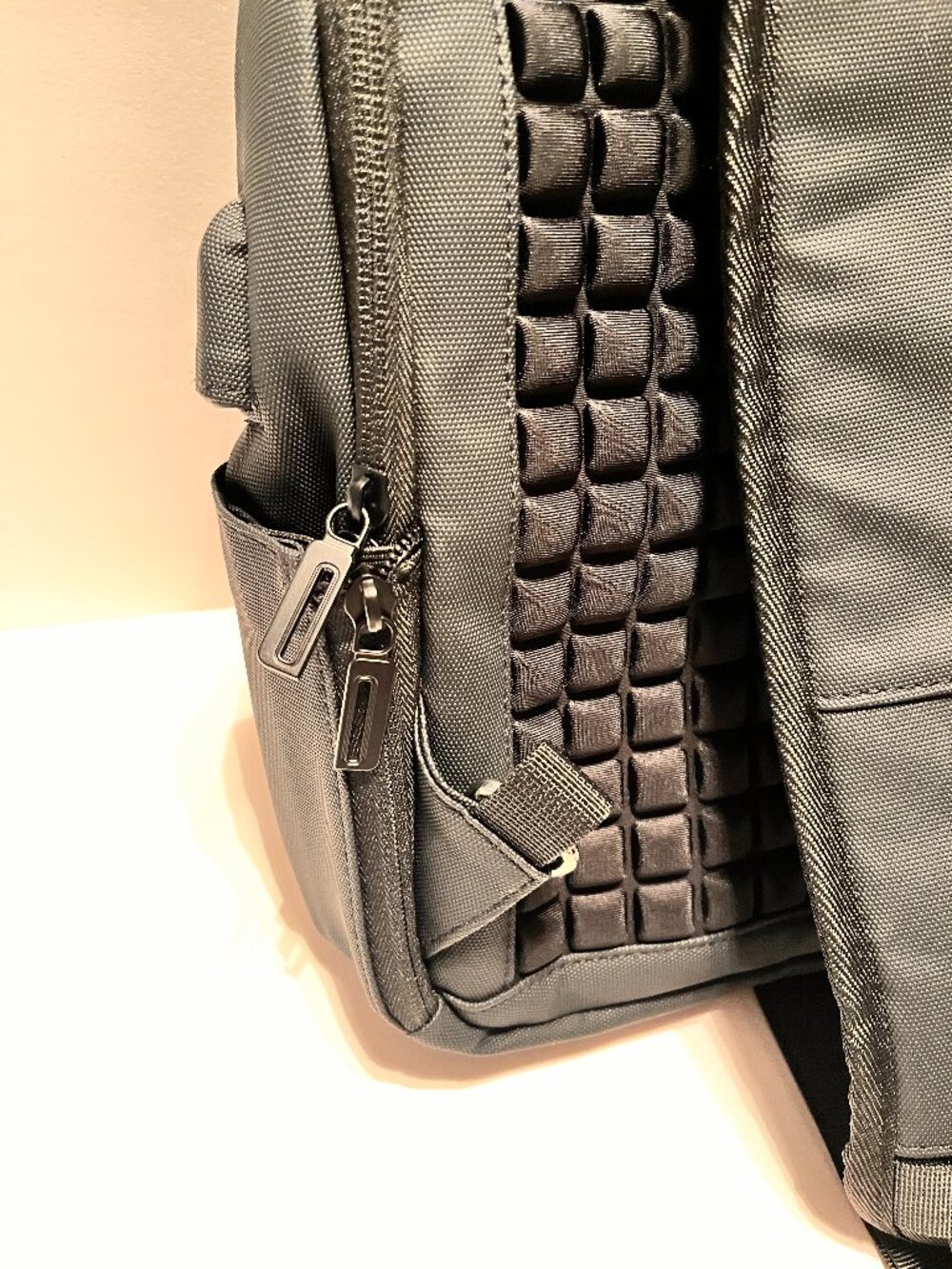 NEW! Commuter Bundle (Headphones, Bag and Travel Set) - Picture 8 of 14